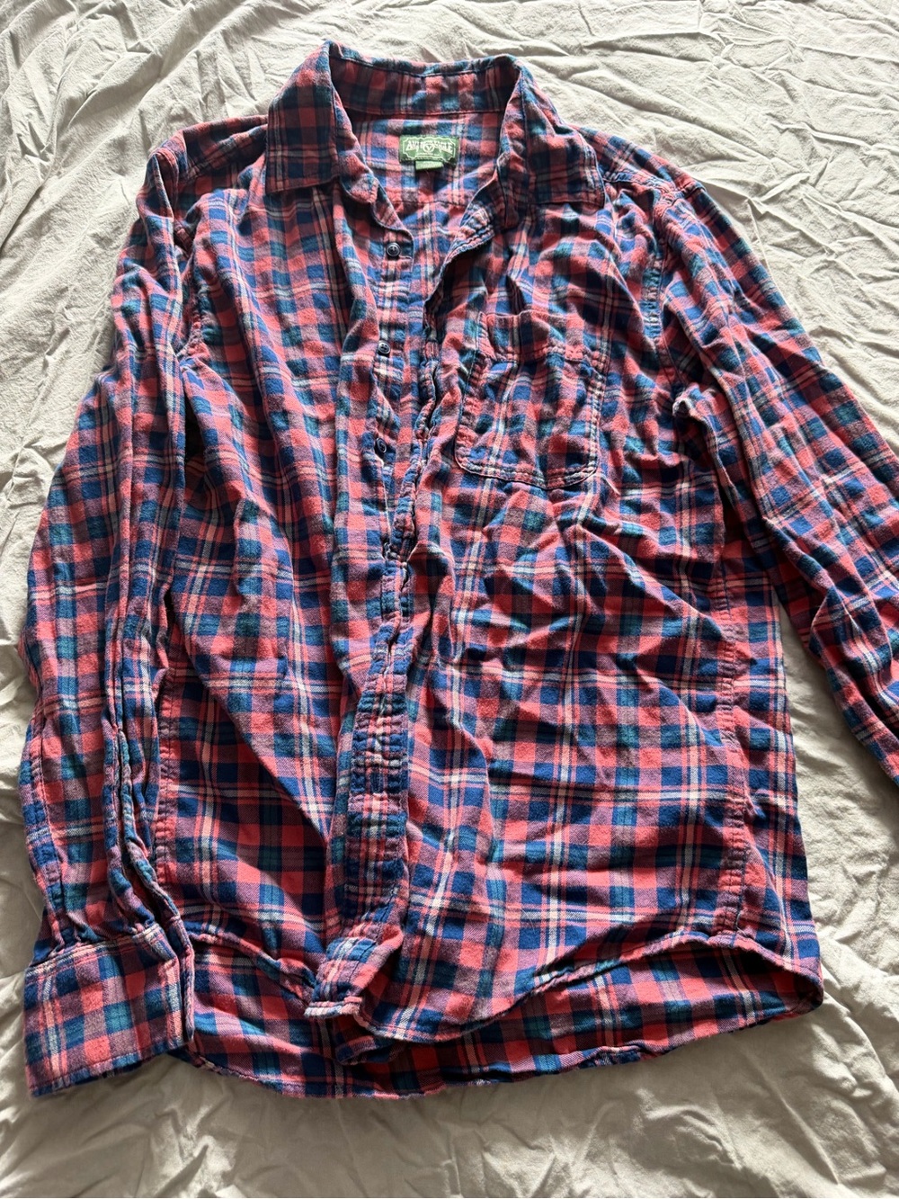 American Eagle Outfitters Red & Blue Plaid Casual Button-Down Shirt